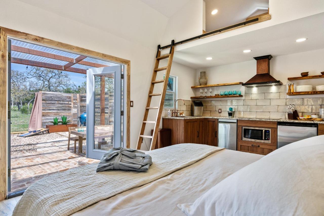 Romantic Tiny Luxury Retreat W Heated Pool, Sauna N Outdoor Shower In Wimberley 10 Acres Bagian luar foto